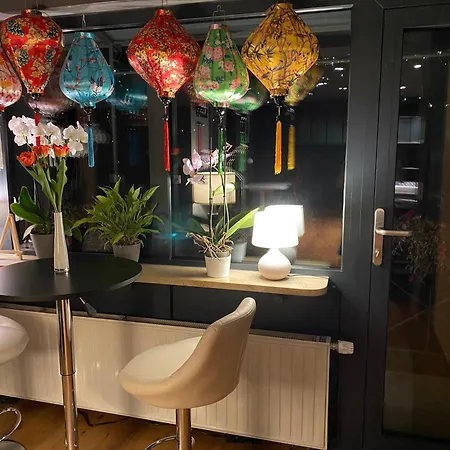 1 Grosse Elegante Zimmerwohnung 5 Minuten Zu Fuss In Stadtmitte Daire *