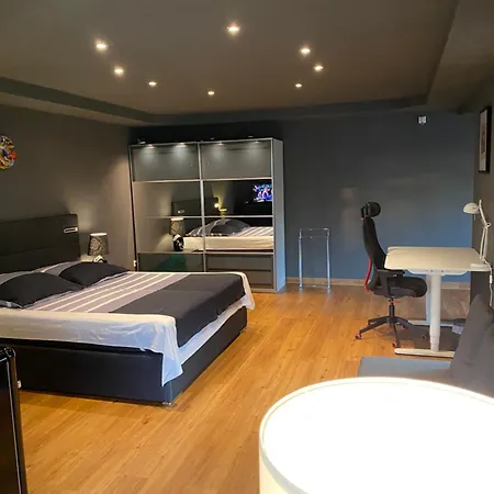 Daire 1 Grosse Elegante Zimmerwohnung 5 Minuten Zu Fuss In Stadtmitte *