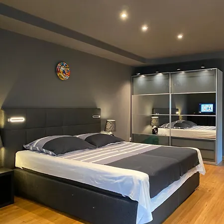 1 Grosse Elegante Zimmerwohnung 5 Minuten Zu Fuss In Stadtmitte *