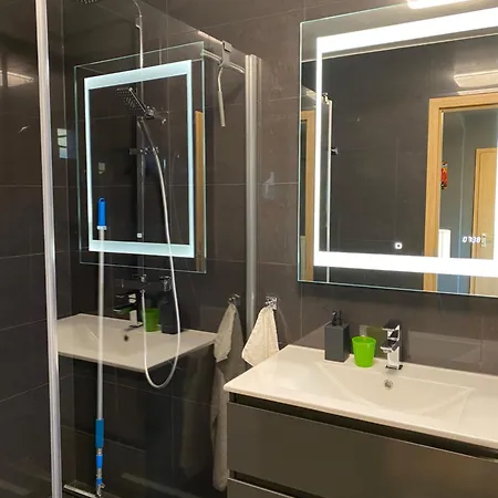 1 Grosse Elegante Zimmerwohnung 5 Minuten Zu Fuss In Stadtmitte