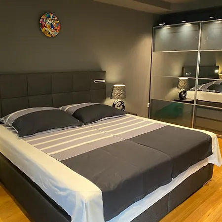 1 Grosse Elegante Zimmerwohnung 5 Minuten Zu Fuss In Stadtmitte Apartment *